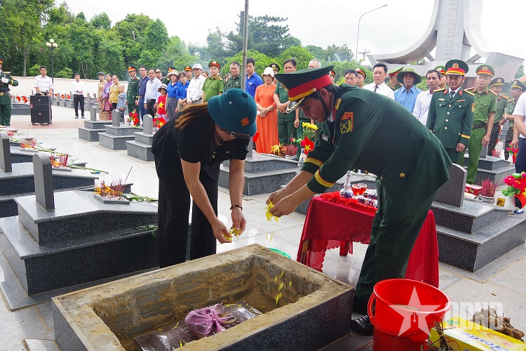 Đắk Lắk truy điệu, an táng 5 hài cốt liệt sĩ

